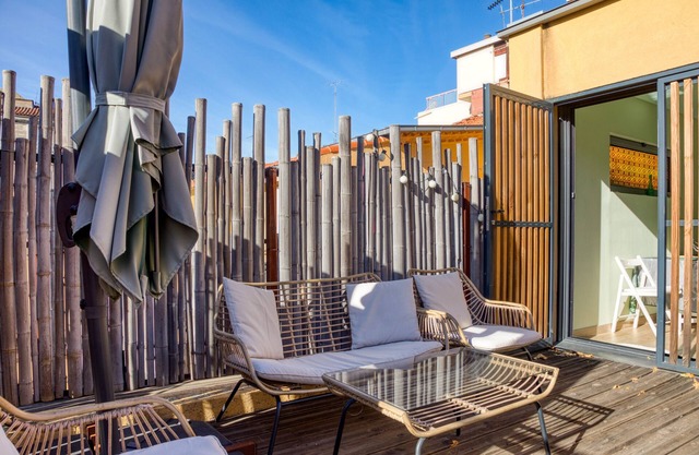 Apartamento 'Beau F1 Centre-ville' con terraza privada, Wi-Fi y aire acondicionado