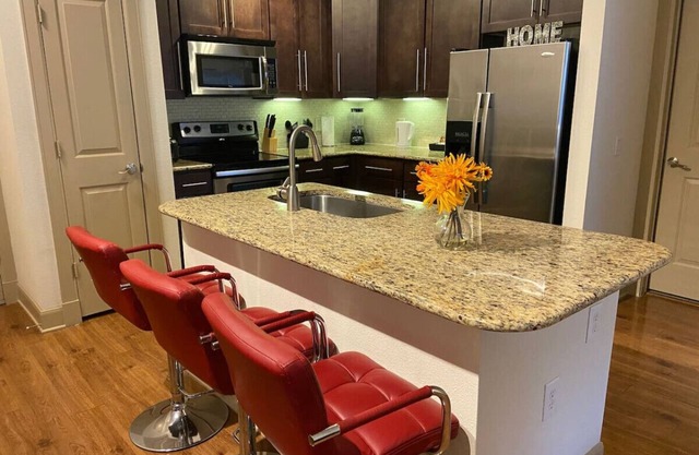 Apartment by Medical Center