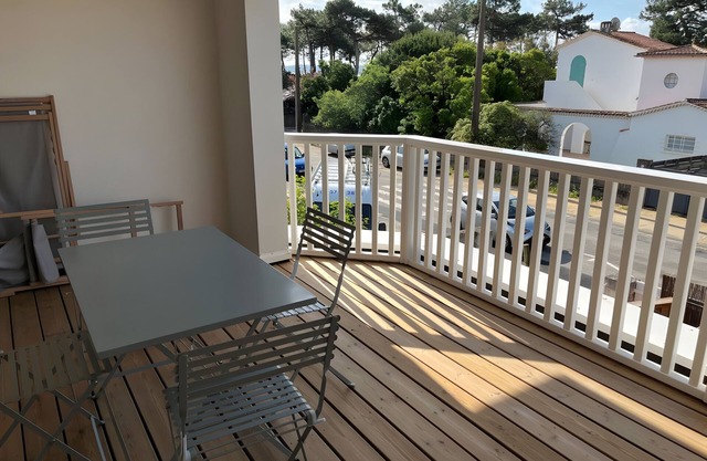 Apartment 'Cap Ferret Centre Réf 128' with Balcony and Wi-Fi