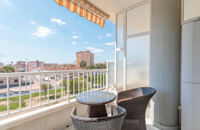 Apartamento 'Carmela En Santa Pola' con balcón, Wi-Fi y aire acondicionado