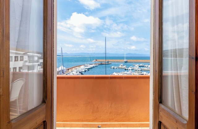 Apartamento "Casa Spiaggia Molo 2" con vistas al mar y balcón
