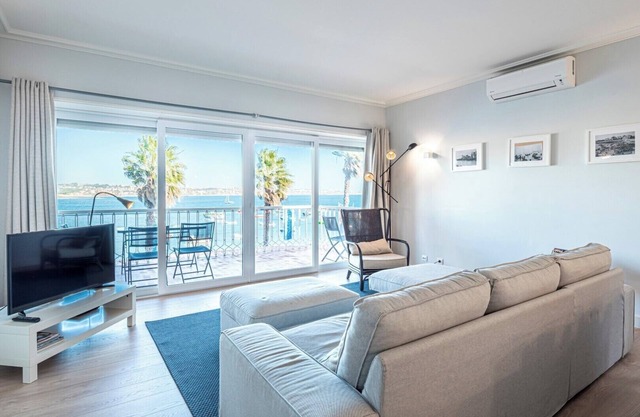 Apartamento 'Cascais Bay Terrace I' con vistas al mar y Wi-Fi