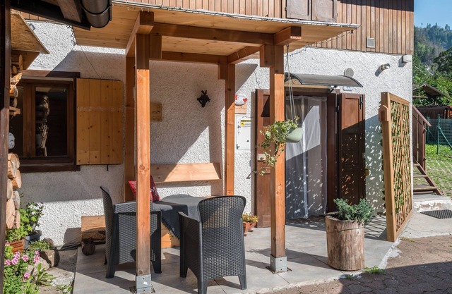Apartamento 'Ciasa De Lucky' con vistas a la montaña, terraza privada y Wi-Fi