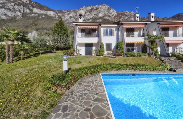 Apartamento 'Claudias Flat' con piscina compartida, balcón y Wi-Fi