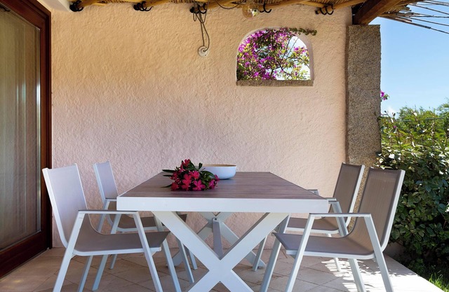 Apartamento cerca de la playa con vistas al mar, terraza y jardín
