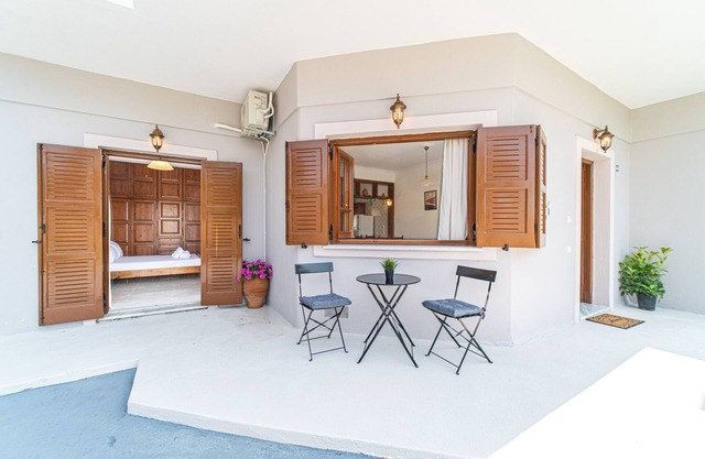 Apartamento 'Corfu' con jardín compartido, Wi-Fi y aire acondicionado