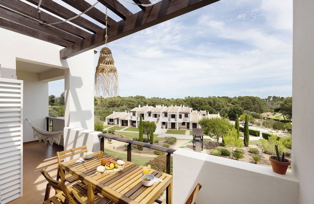 Apartamento 'Devvine Beach and Golf' con vistas al mar, Wi-Fi y aire acondicionado