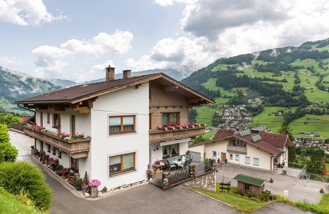 Apartamento 'Dornauer' con vistas a la montaña, balcón y Wi-Fi