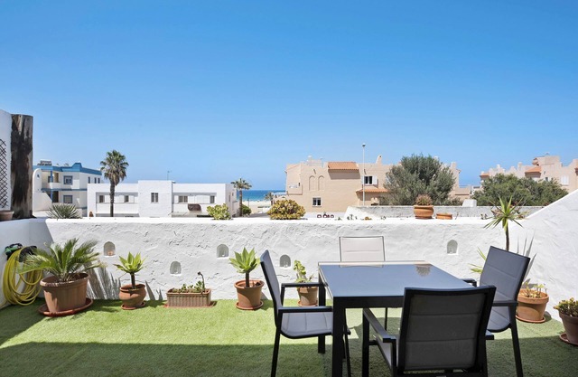 Apartamento Duplex con vistas al mar Cerca de la playa con vistas al mar, Wi-Fi y terraza