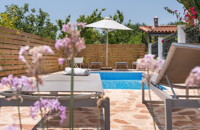 Apartamento 'Elli's 2' con piscina compartida, Wi-Fi y aire acondicionado