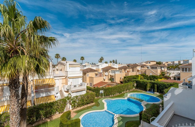 Apartamento 'A Un Paso Del Mar' con piscina compartida y balcón