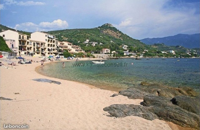 Apartamento pies en el agua (1 minuto a pie de la playa)