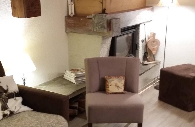 Apartamento a pie de pistas, muy cómodo, con vistas al pueblo de Bez.