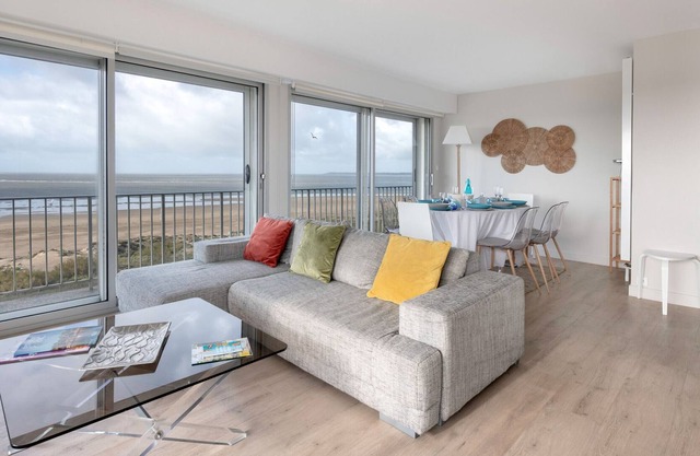 Apartment facing the sea for 7 people