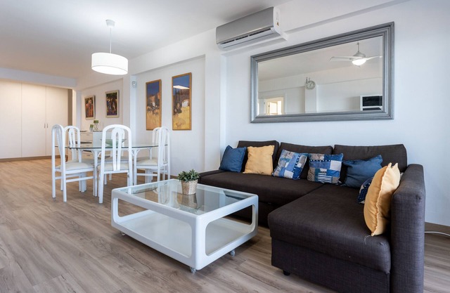 Apartamento 'Fuengirola Vistas al Mar' con vistas al mar, Wi-Fi y aire acondicionado.