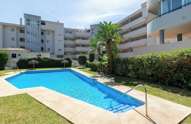 Apartamento 'Fuengirola Los Pacos Vistamar' con vistas al mar, Wi-Fi y aire acondicionado.