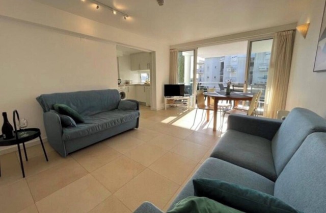 Apartamento 'Golden Sea' con piscina compartida, Wi-Fi y aire acondicionado