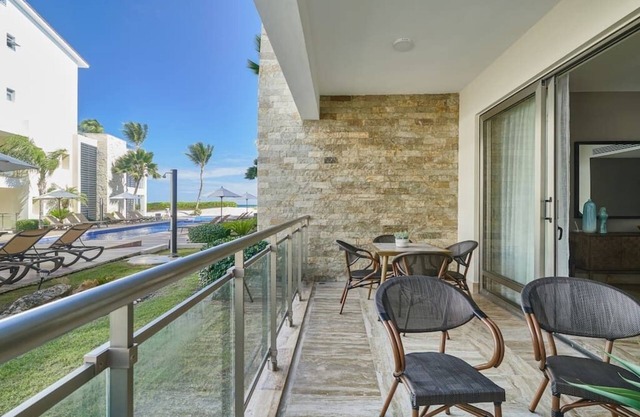 Condo De Lujo En La Playa BH-101 @ Costa Atlantica