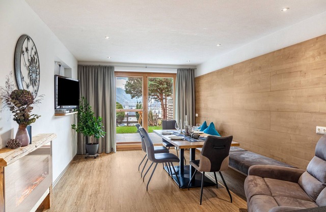 Apartamento "Hochzillertal Gartenwohnung" con vistas a la montaña, terraza y Wi-Fi