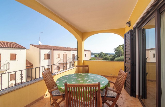 Apartamento 'I Mirti 2' con terraza privada, jardín compartido y aire acondicionado.