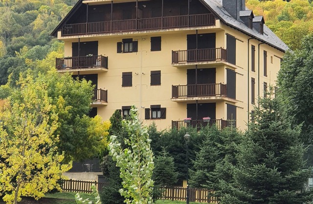 Apartamento en zona tranquila de Vielha, para 6 personas.
