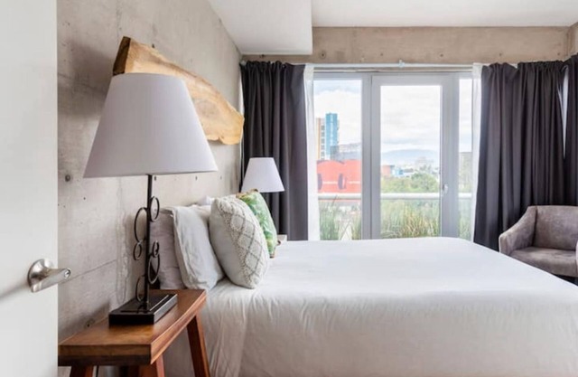 Apartamento en Condesa con vista al Castillo de Chapultepec. Gym pool y parking