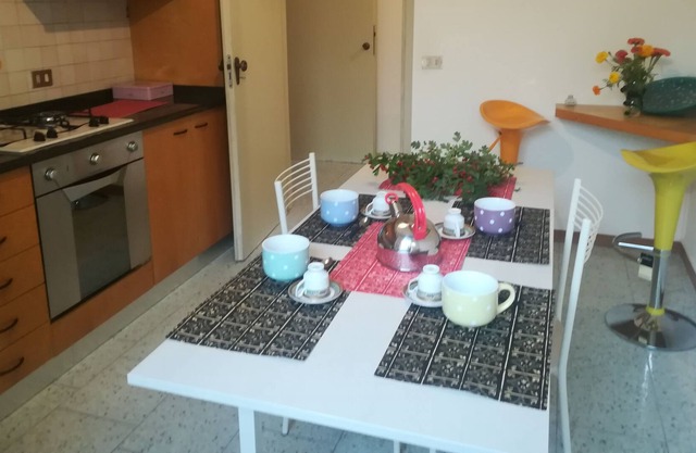 Apartamento en casa unifamiliar a 200 metros del mar, con gran jardín y parque.