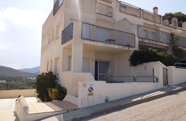 APARTAMENTO EN LLANÇA CERCA DE LA PLAYA , LUZ , AGUA INCLUIDO EN EL PRECIO