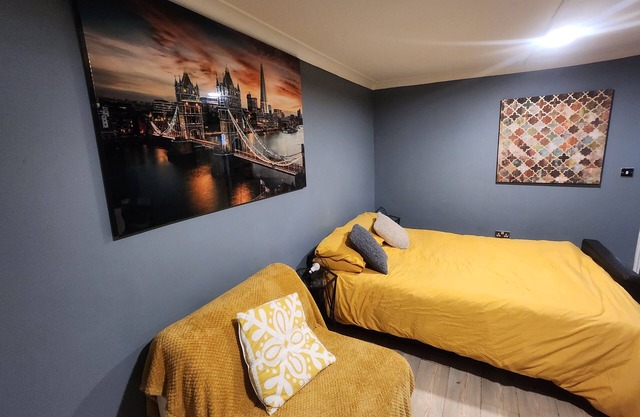Apartment in london minute walk to metro, near Stratford