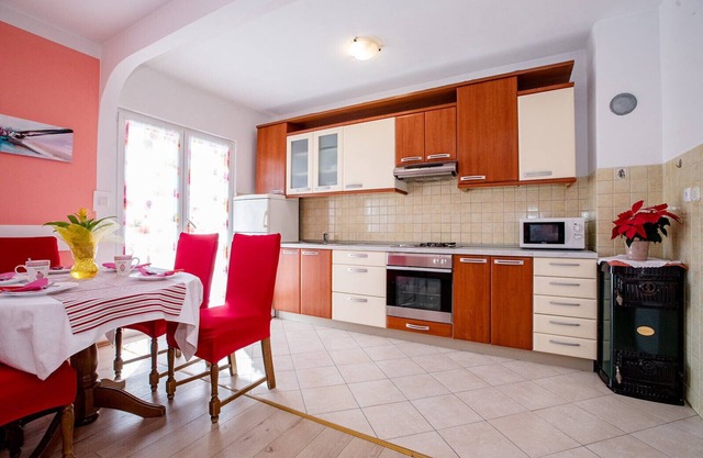Apartamento en Lopar con Terraza, Acondicionador, WIFI, Lavadora (4360-3)