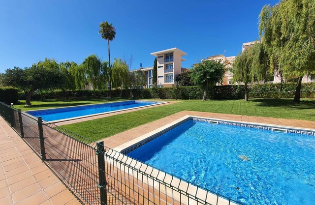 Apartamento en un entorno precioso con dos piscinas