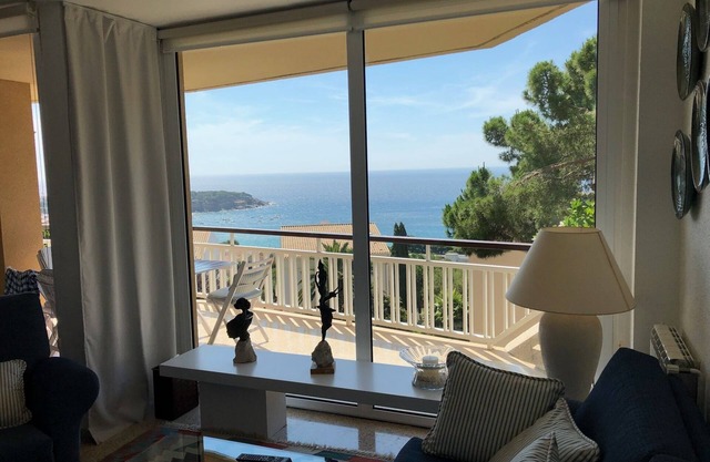 Apartamento familiar con magnificas vistas al mar, a 200 metros de la playa