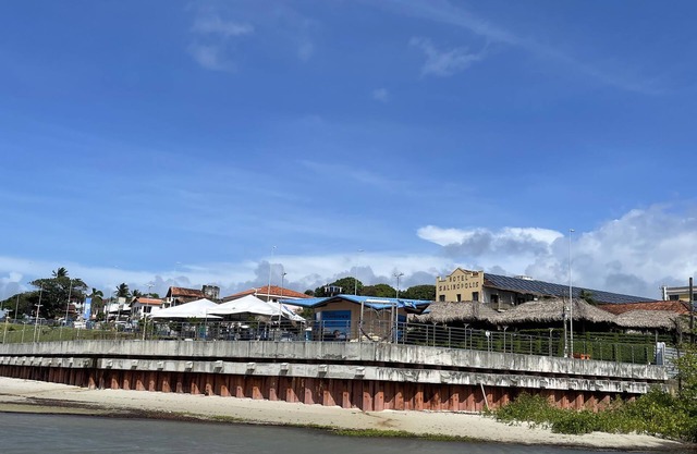 Apartment in Salinas city, 3 minutes from the waterfront, beaches and new bridge. Close to everything!!