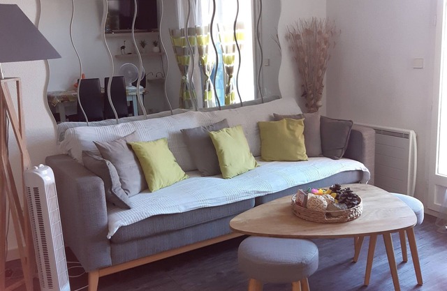 Apartment in secure residence with swimming pool