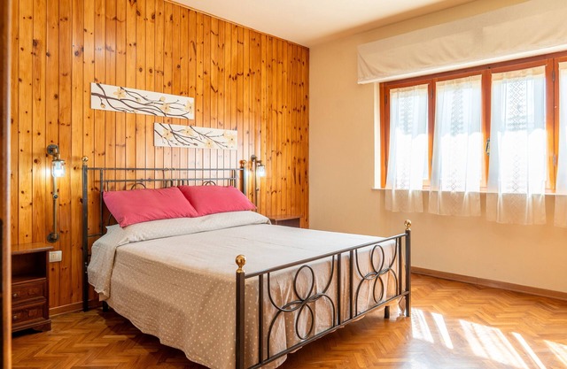 Apartamento 'Lola' con Vista a la Montaña y Wi-Fi