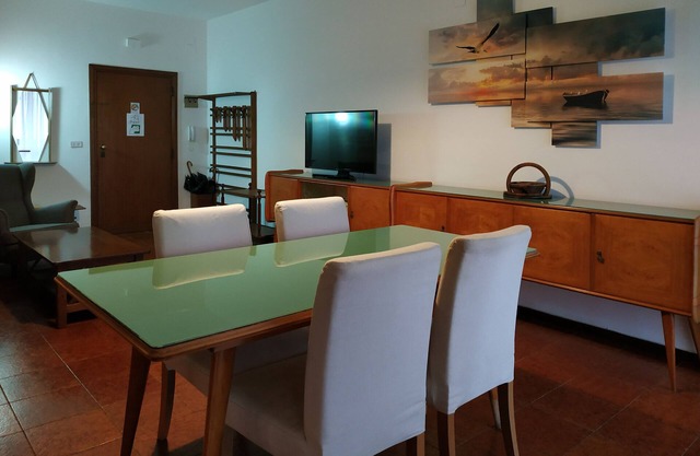 Apartamento con amplio balcón a 100 metros del mar.