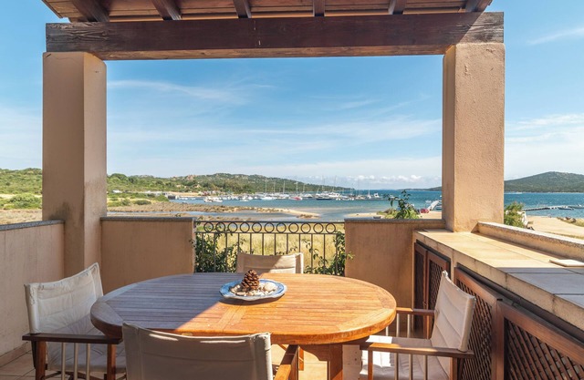 Apartamento 'I Mirti 20' con vistas al mar, terraza privada y aire acondicionado