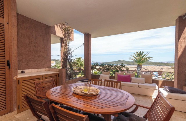 Apartamento 'Il Fiordo 17' con vistas al mar, piscina compartida y aire acondicionado