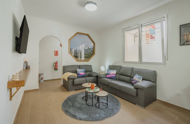Apartamento 'La Aurora De Candeleda' con vistas al lago, Wi-Fi y aire acondicionado