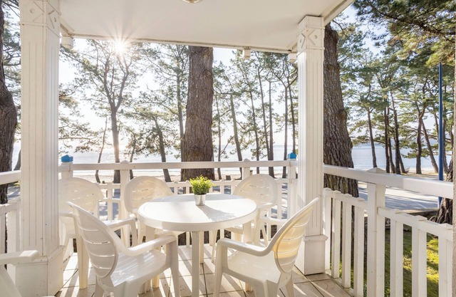 Apartamento 'La Cabine - Vistas al Mar en la Playa' con Vistas al Mar, Piscina Compartida y Wi-Fi