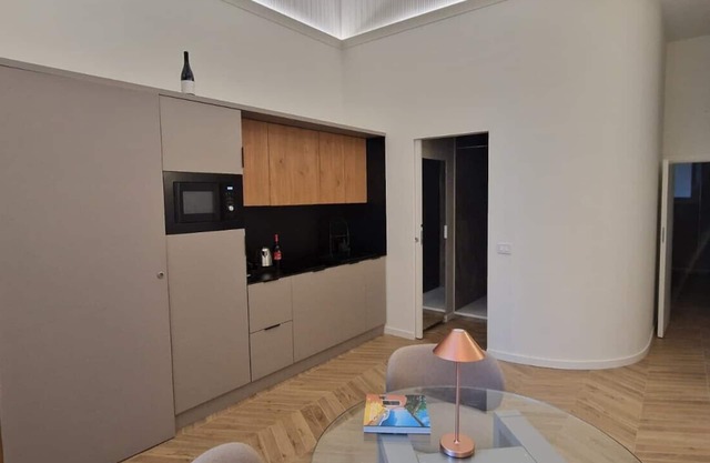 Apartment 'La Finestra Down Town - Fronte' with Balcony, Wi-Fi and Air Conditioning