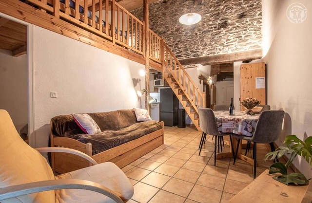 Apartamento 'Les Chardons' con vistas a la montaña, balcón y Wi-Fi