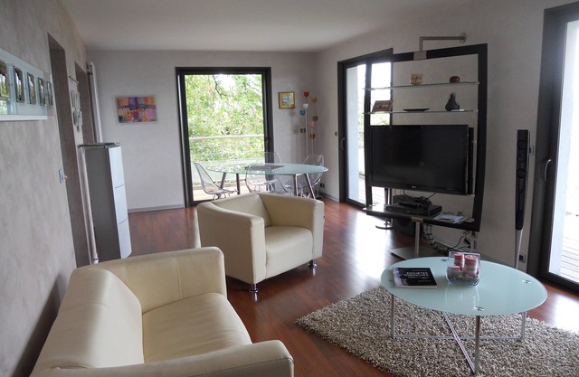 Apartamento situado en un entorno campestre con vistas al lago de Ginebra