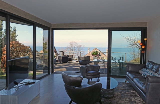 Apartamento situado en un entorno campestre con vistas al lago de Ginebra