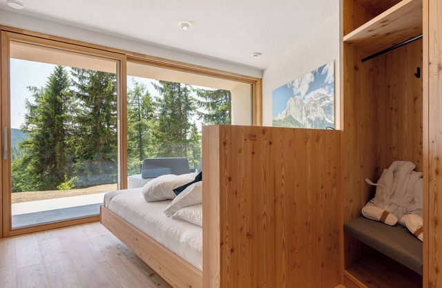 Apartamento 'Lodge Larix' con vistas a la montaña, terraza privada y Wi-Fi