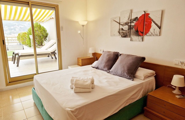 Apartment Luna Tossa De Mar with Jacuzzi, 5mins walking to the beach
