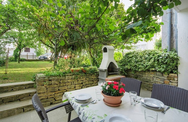 Apartment Complex Majic / Apartment with Terrace and Garden