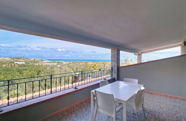 Apartamento 'Mapa - Sorba' con vistas al mar, Wi-Fi y aire acondicionado