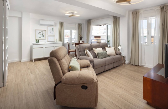Apartamento 'Marineros Sureste A111' con vistas al mar, Wi-Fi y aire acondicionado