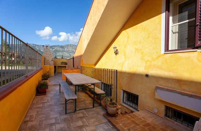 Apartamento "Mariposa" con vistas a la montaña, terraza compartida y Wi-Fi